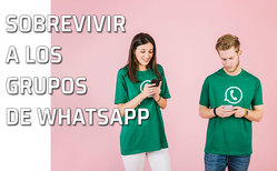 Una pareja escribe mensajes en el Whatsapp de su teléfono móvil - celular