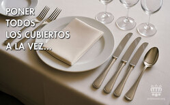 Una mesa demasiado llena no es elegante, por muy bonitos que sean los cubiertos