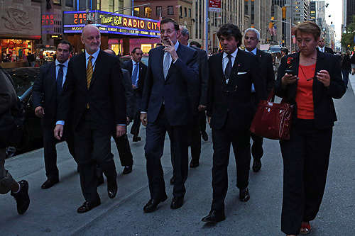 Mariano Rajoy y la delegación española en la Avenida de las Américas de Nueva York el 24 de septiembre de 2012, para participar en la 67 Asamblea de la ONU