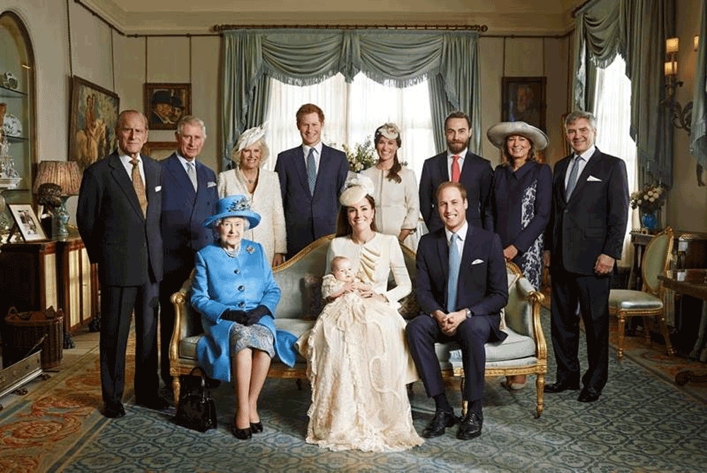 Foto de familia con motivo del bautizo del príncipe Jorge de Cambridge.