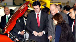 Juan Carlos I visita la factoria de Renault