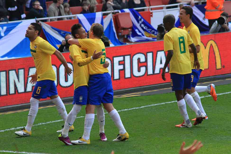 Gesto de la victoria y de la derrota. 
Attribution License Full Size
  ShareThis
Other Photos By This Photographer









more
Lucas Leiva, Neymar and Ramires celebrate Neymar's goal