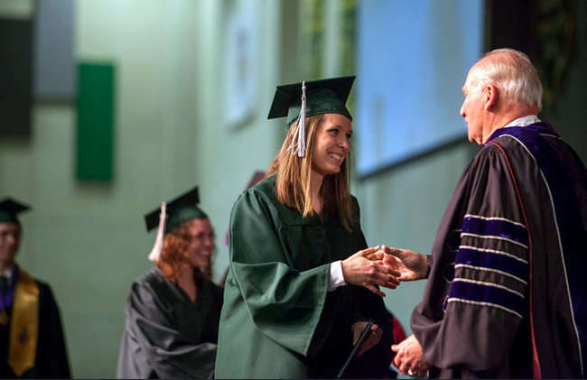 Ceremonia de graduación del Colegio DuPage