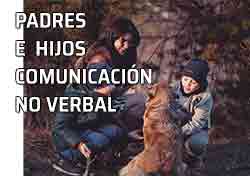 Los adolescentes y la comunicación no verbal. Madre con sus hijos y una mascota