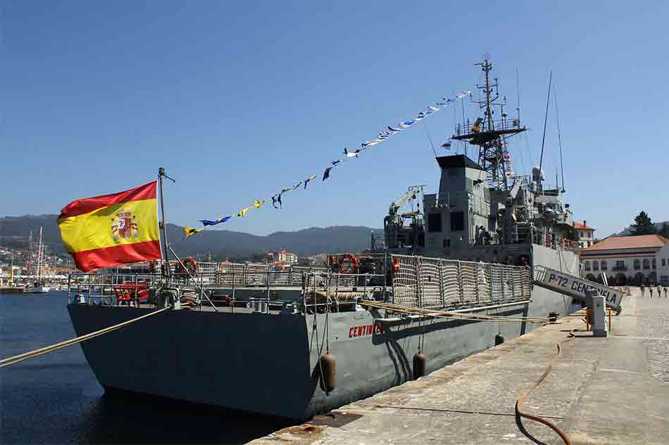 Ejecución de los saludos a insignias y a distintivos. Armada española. Patrullero Centinela (P-72)