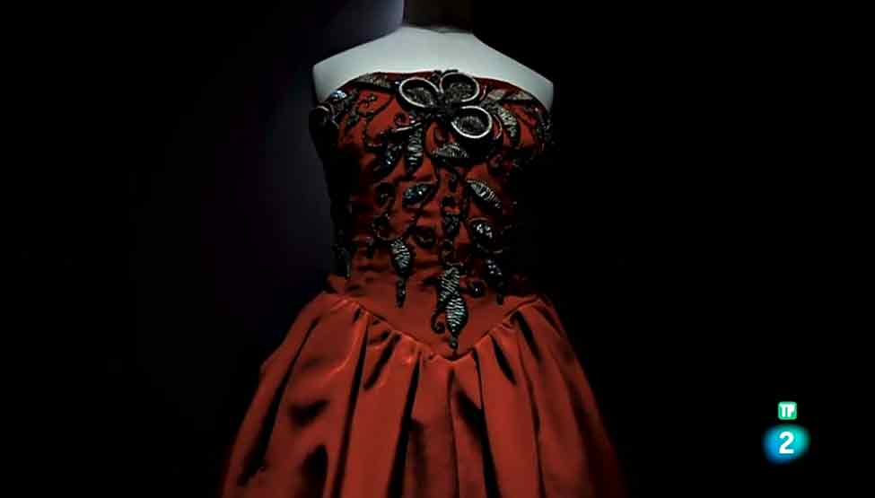 Vestido rojo de alta costura de Manuel Pertegaz