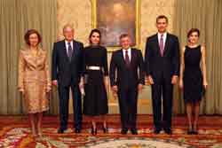 Sus Majestades los Reyes y Sus Majestades los Reyes Don Juan Carlos y Doña Sofía junto a Sus Majestades los Reyes del Reino Hachemita de Jordania