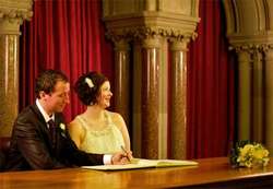 Boda civil en un ayuntamiento. Helen y Andy.