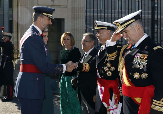 Don Felipe recibe el saludo del jefe del Estado Mayor de la Defensa, almirante general Fernando García Sánchez