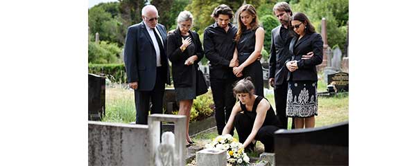 Protocolo y etiqueta en funerales y entierros. Del pésame al duelo y el entierro