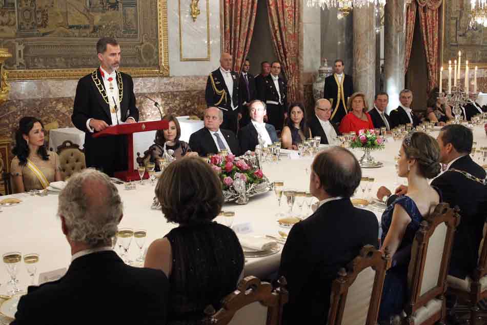 Cena de gala en honor de Sus Excelencias el Presidente de la República del Perú, Sr. Ollanta Humala Tasso, y Sra. Nadine Heredia Alarcón