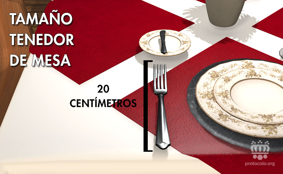 Un tenedor de mesa tiene un tamaño similar al resto de cubiertos de mesa