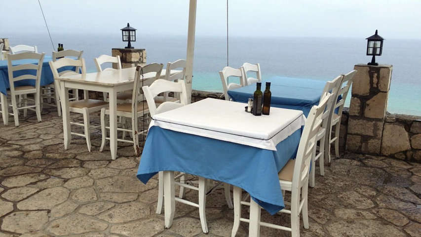 Mesa restaurante Grecia