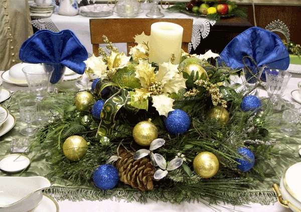 Centro de mesa de Navidad victoriano, en azul y dorado.