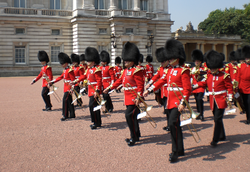 Fiesta tradicionales del Reino Unido. Desfile de soldados