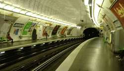 Estación de Jourdain del metro de París, Francia.
