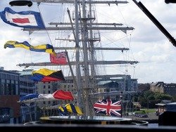 Engalanado de un barco - Vestir al barco con banderas